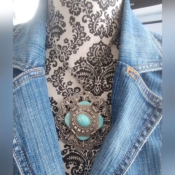 Turquoise Style Medallion Like Statement Necklace - Picture 5 of 14